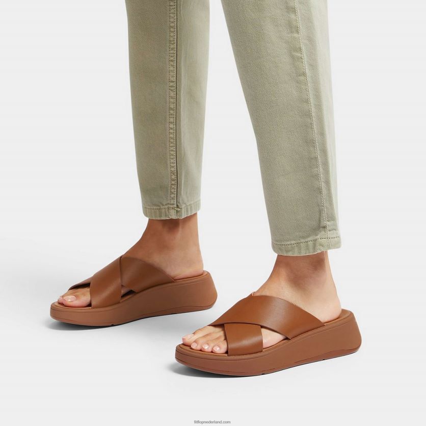 F-mode leren crossslippers met plateauzool vrouwen Fitflop F4BXJ8173 lichte tint